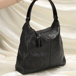 ❤️SOLD❤️ CHANEL Timeless Lambskin and Acrylic Hobo